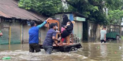 বন্যার্তদের পাশে দাঁড়ানো ইবাদত