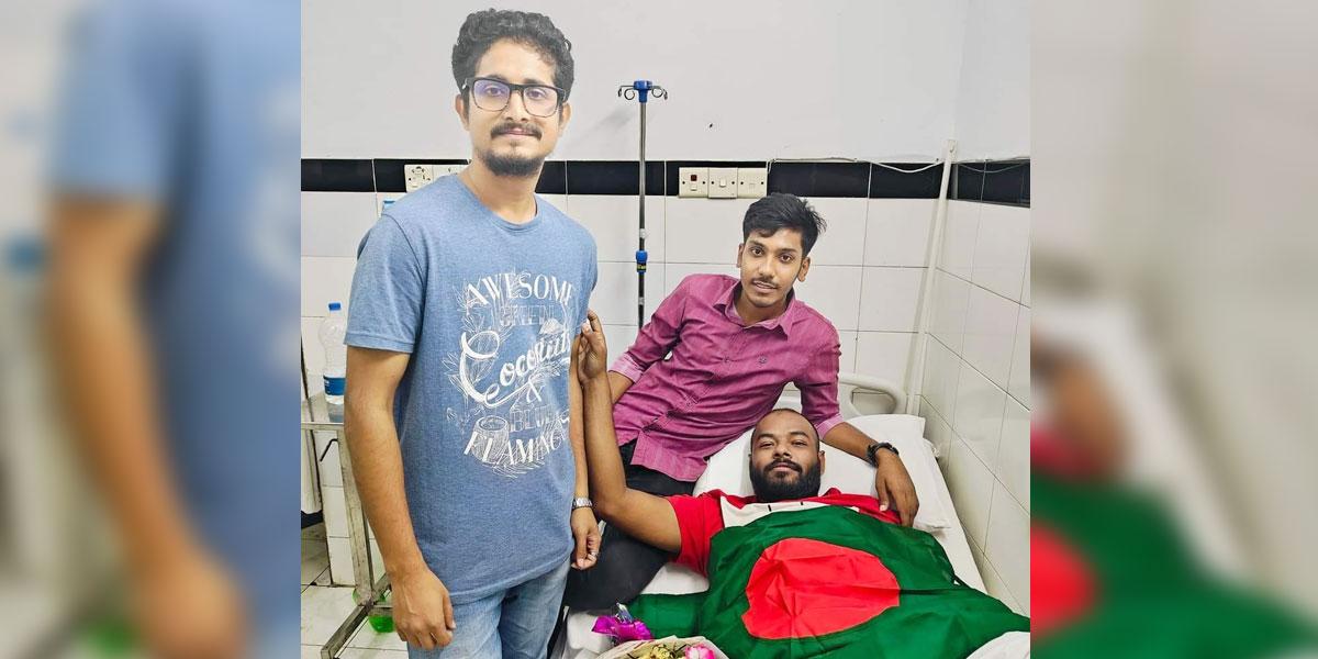 ক্রাচ ছাড়া চলতে পারছেন না আয়মন
