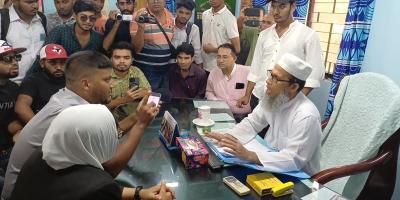 শিক্ষার্থীদের চাপের মুখে ফরিদপুর ছাড়লেন সিভিল সার্জন