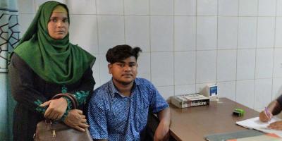 পায়ে ছররা গুলি নিয়ে কাতরাচ্ছেন শয়ন