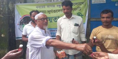 লক্ষ্মীপুরে বন্যার্তদের পাশে ‘বন্ধুজন’,  সুরক্ষাসামগ্রী বিতরণ