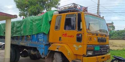 ট্রাকসহ ২৮০ বস্তা ভারতীয় চিনি জব্দ