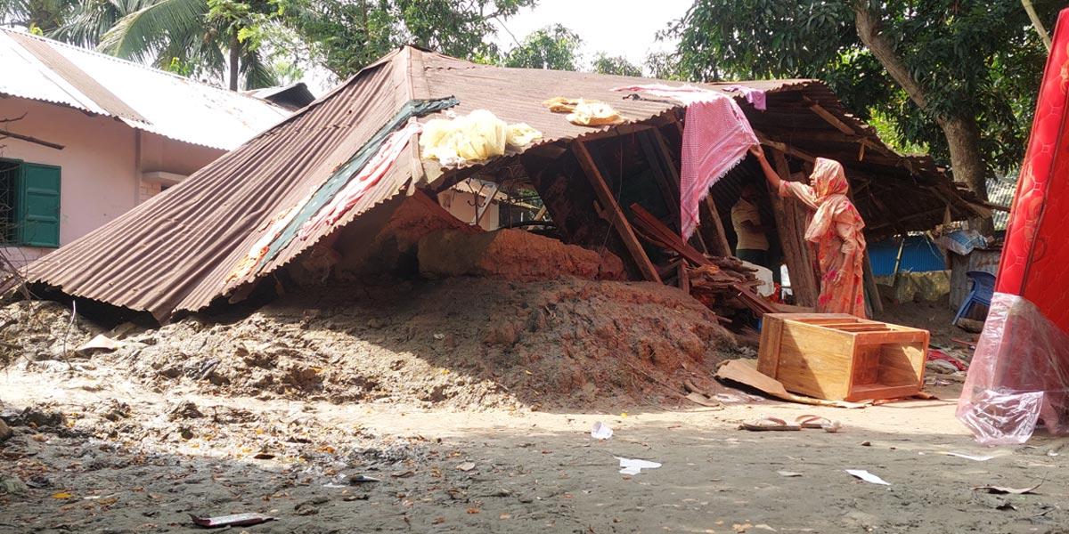 কুমিল্লায় বন্যায় ঘরহারা মানুষের হাহাকার