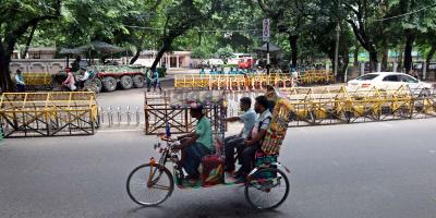 ভিআইপি সড়কে রিকশার দাপট