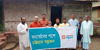 বন্যায় ক্ষতিগ্রস্ত অর্ধশতাধিক পরিবারকে খবরের কাগজ বন্ধুজনের আর্থিক সহায়তা