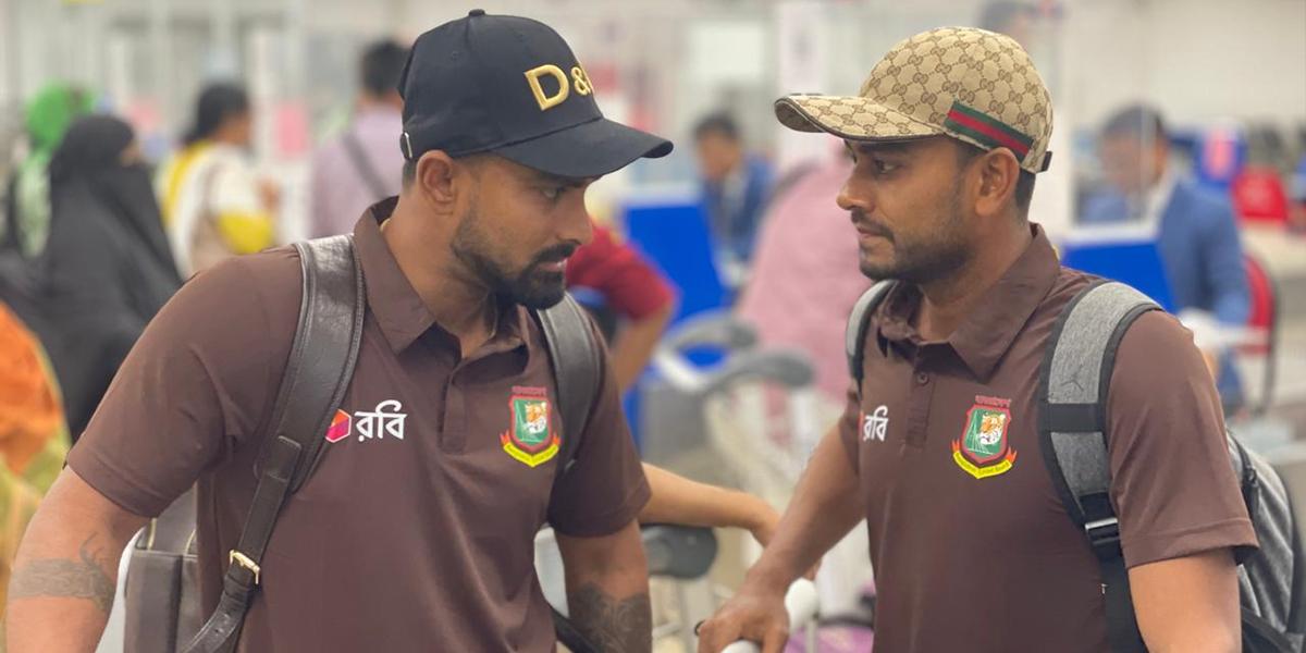 দেশ ছেড়েছে বাংলাদেশ দল