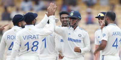 পরাজয়ের প্রহর গুনছে বাংলাদেশ