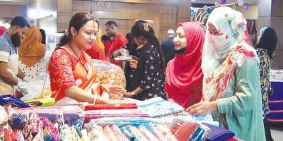 নরসিংদীতে জনপ্রিয় হয়ে উঠছে নারী উদ্যোক্তা মেলা