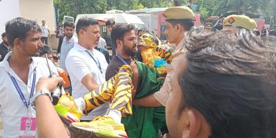 ভারতীয় দর্শকদের হাতে মারধরের শিকার টাইগার রবি