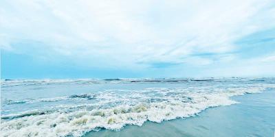 সমুদ্র জল ছুঁয়ে গল্প বোনা দিন