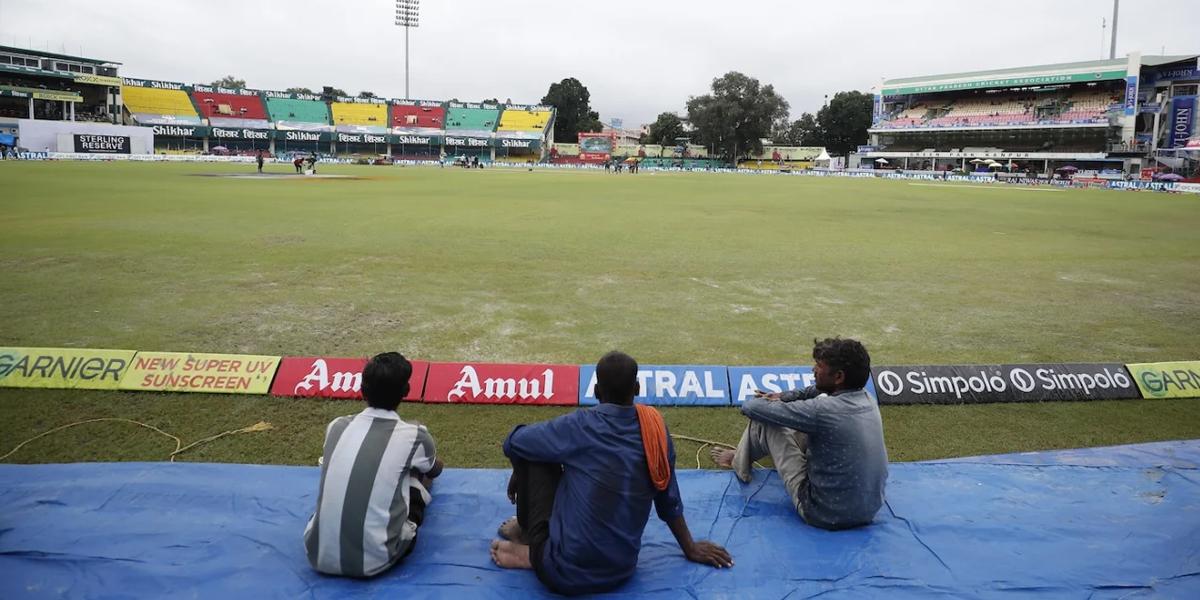 ভেজা আউটফিল্ডে হয়নি প্রথম সেশনের খেলা