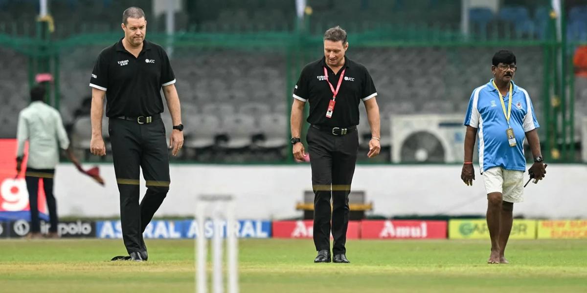 কানপুরে আলোক স্বল্পতায় এখনও মাঠে গড়ায়নি বল