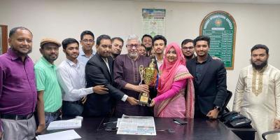 বিতর্ক প্রতিযোগিতায় বিজয়ী মানারাত ইউনিভার্সিটি
