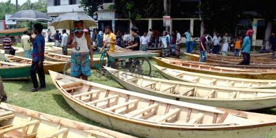 ঐতিহ্যবাহী হাট: ঘিওরের ডিঙি নৌকার কদর