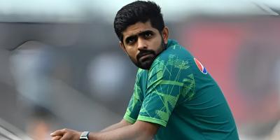 আবারও অধিনায়কত্ব ছাড়লেন বাবর