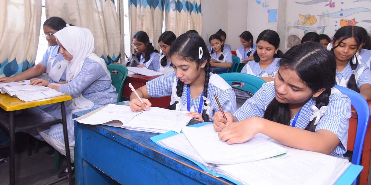 গণতান্ত্রিক মনোভাব অধ্যায়ের ২টি বর্ণনামূলক প্রশ্নোত্তর,পঞ্চম শ্রেণির বাংলাদেশ ও বিশ্বপরিচয়