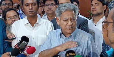 জাহাজ শিল্পে বিদেশিদের বিনিয়োগ করতে বলেছি : নৌ উপদেষ্টা
