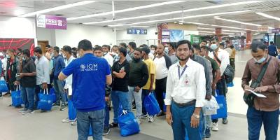 লিবিয়া থেকে ফিরলেন ১৫০ বাংলাদেশি