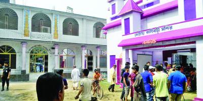 এক পাশে জিকির, অন্য পাশে উলুধ্বনি