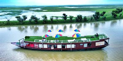 ছুটিতে টাঙ্গুয়ার হাওরে ভিড়
