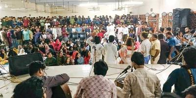 সাংস্কৃতিক সন্ধ্যায় মুখরিত সোহরাওয়ার্দী কলেজ ক্যাম্পাস