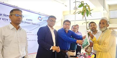 পাবনায় বিনামূল্যে এনসিসি ব্যাংকের কৃষি উপকরণ বিতরণ