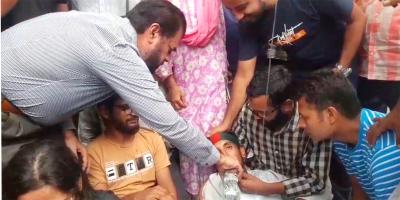 ৩৫ প্রত্যাশীদের অনশন ভাঙালেন ইলিয়াস কাঞ্চন