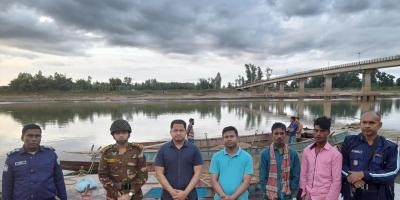 ৩০ নৌকা-বালু ও পাথর জব্দ, আটক ২