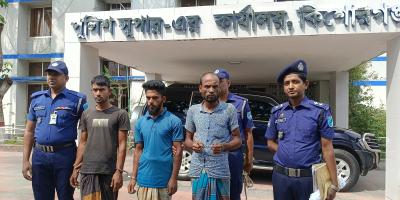 কসাই দিয়ে গলা কেটে বাবাকে হত্যা করে ছেলে