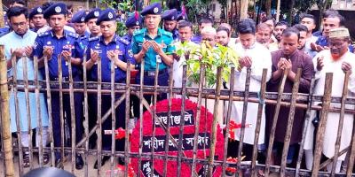 শহিদ আবু সাঈদের কবর জিয়ারত করলেন আইজিপি