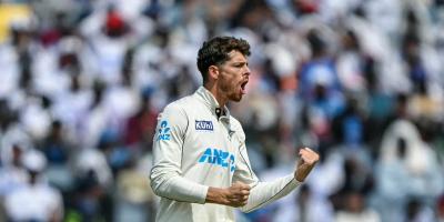 স্যান্টনারের ঘূর্ণিতে ভারতের মাটিতে  নিউজিল্যান্ডের ইতিহাস