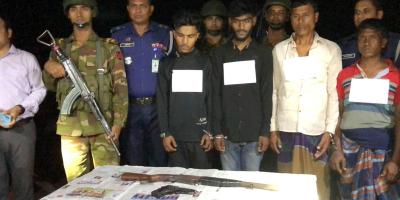 পদ্মায় ইলিশ রক্ষা অভিযানে গিয়ে মিলল আগ্নেয়াস্ত্র