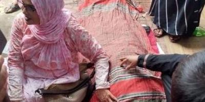 পরীক্ষার হলে মেয়ে, বাইরে মায়ের মৃত্যু