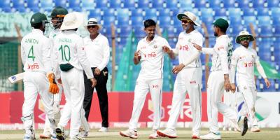 তাইজুলের ফাইফারে বাংলাদেশের ঘুরে দাঁড়ানোর চেষ্টা