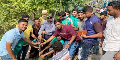 বন্ধুজনসহ বিভিন্ন সংগঠনকে নিয়ে সাতক্ষীরায় বৃক্ষরোপণ