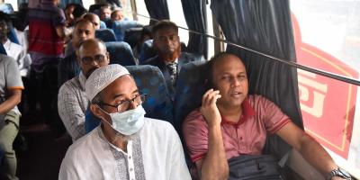 গণপরিবহনে যা করবেন না