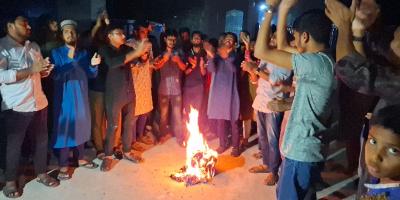 বেরোবিতে প্রথম আলো-ডেইলি স্টার পুড়িয়ে বয়কটের ডাক