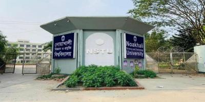 গোসলের পানি খাচ্ছেন শিক্ষার্থীরা