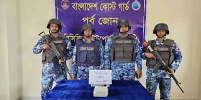 টেকনাফে এক কেজি ক্রিস্টাল মেথসহ বোট জব্দ