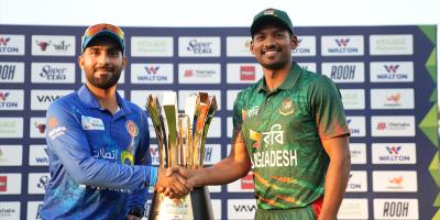 মরুর বুকে ফুল ফুটানোর অপেক্ষায় নাজমুলরা
