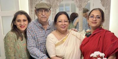 বহুদিন পর একই ফ্রেমে আবুল হায়াত পরিবার