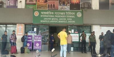 বেনাপোলে ভারতগামী যাত্রী অর্ধেকের কম, রাজস্বে ধস