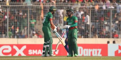 শতরানের জুটিতে মিরাজ ও মাহমুদউল্লাহর অর্ধশতক