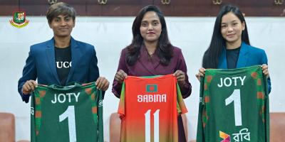 মিরপুরে সাফজয়ী সাবিনা ও ঋতুপর্ণা