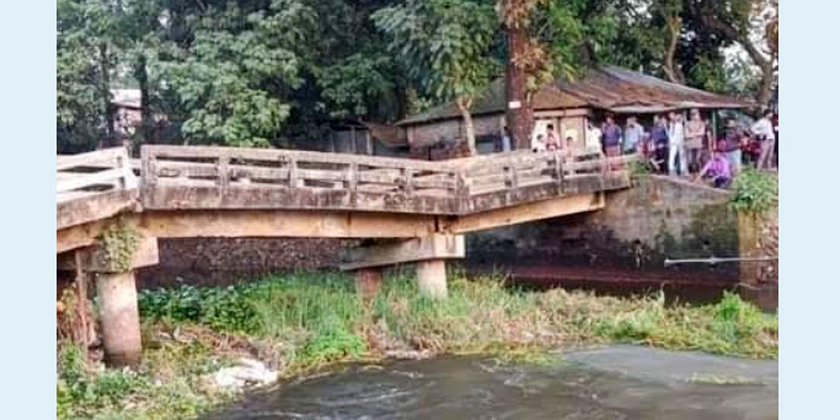 ব্রিজ ভেঙে যাতায়াত বন্ধ, কলেজ পরীক্ষা স্থগিত