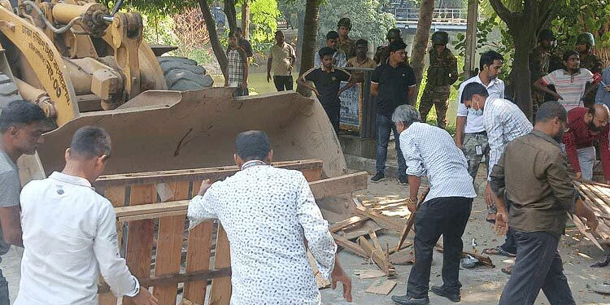 গুলিস্তানে হকারদের ৫ শতাধিক ভ্যানগাড়ি জব্দ