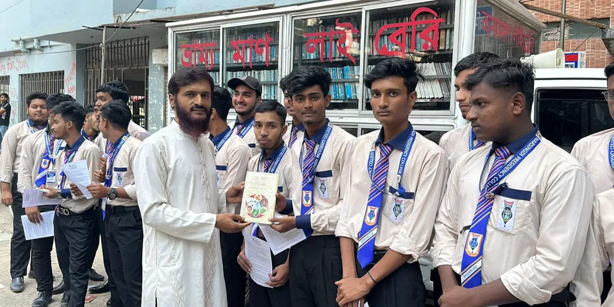 বই পড়ায় উদ্বুদ্ধ করতে নিরলস প্রচেষ্টায় ড. মোয়াজ্জেম