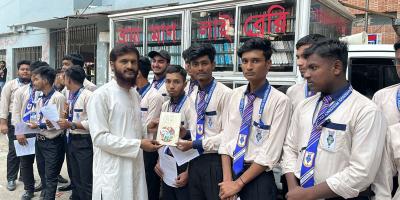 বই পড়ায় উদ্বুদ্ধ করতে নিরলস প্রচেষ্টায় ড. মোয়াজ্জেম