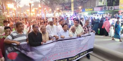 বাস ভাড়া না কমালে হরতালের হুশিয়ারি
