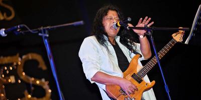 এই প্রথম সৌদিতে গাইবেন জেমস
